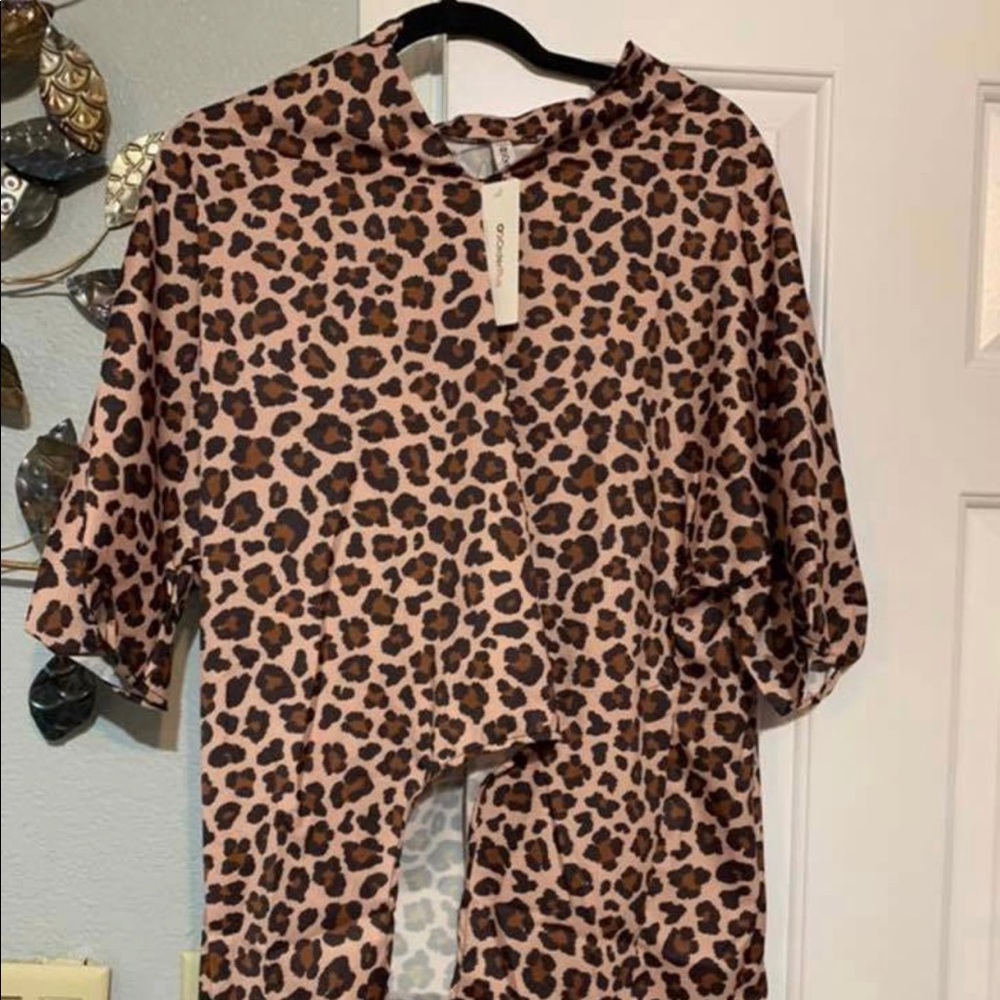 Plus size leopard top